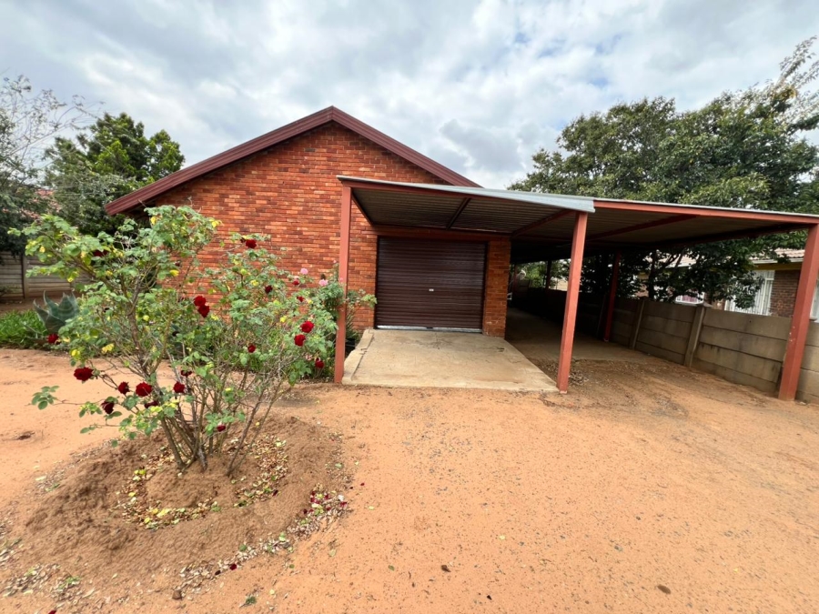 3 Bedroom Property for Sale in Lourierpark Free State